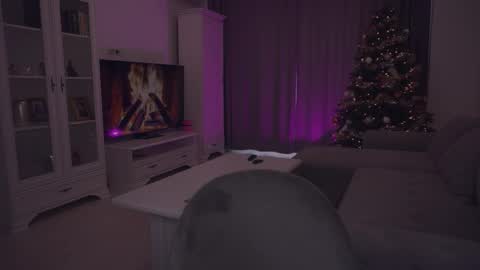 LUXXANDRA online show from December 15, 8:30 am