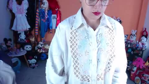 Miss Mia online show from May 4, 2:21 pm
