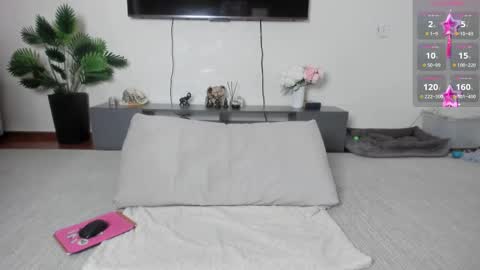 Snapshot of missmiatv chatting on February 21, 4:07 am missmiatv online show from February 21, 4:07 am