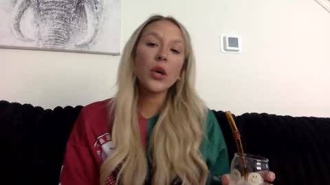 Alyssa online show from April 23, 7:16 pm