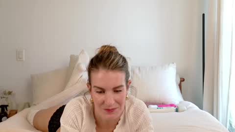 MissThea online show from January 3, 7:50 pm