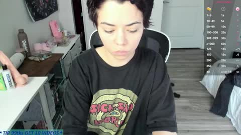 V Nessa online show from February 8, 5:27 pm