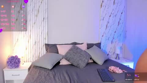 missvioleet online show from March 23, 6:14 pm