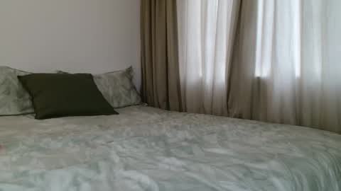 Monique  online show from November 6, 5:35 am