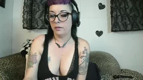 Missy Dee online show from May 2, 7:33 am