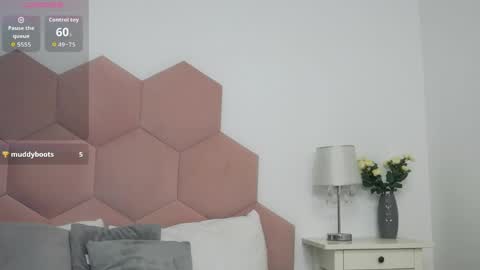 Elly online show from April 8, 5:09 am