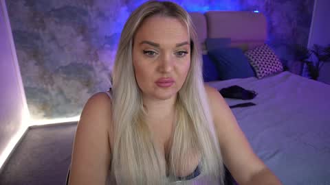  Amely  online show from December 7, 8:44 am