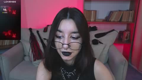 Snapshot of mistress__marcelline chatting on September 14, 10:35 am Marcelline online show from September 14, 10:35 am