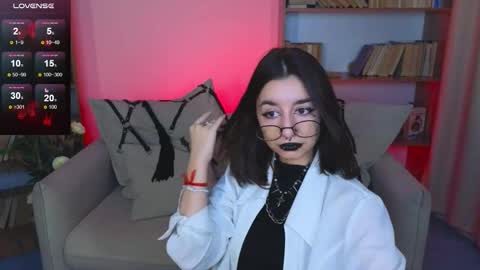 Snapshot of mistress__marcelline chatting on September 10, 9:42 am Marcelline online show from September 10, 9:42 am