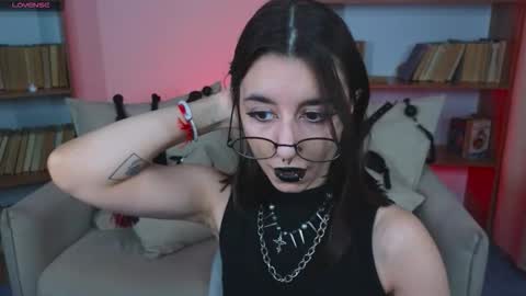 Snapshot of mistress__marcelline chatting on September 13, 10:34 am Marcelline online show from September 13, 10:34 am