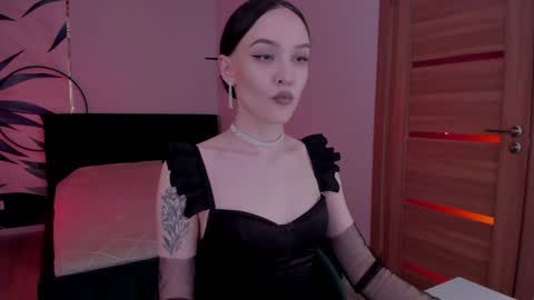 Snapshot of mistress_mialibra chatting on December 24, 10:49 pm Mistress Mia online show from December 24, 10:49 pm