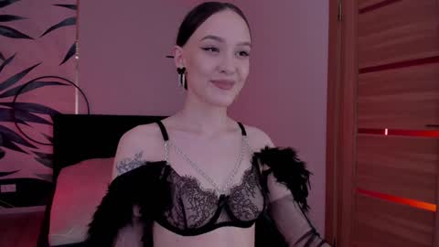 Snapshot of mistress_mialibra chatting on December 5, 3:17 pm Mistress Mia online show from December 5, 3:17 pm