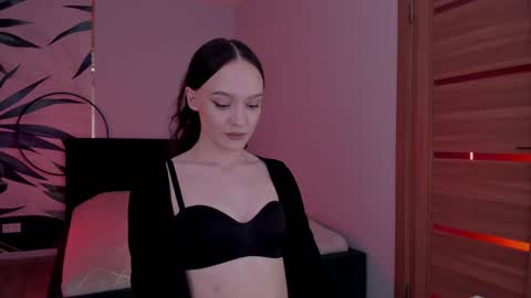 Snapshot of mistress_mialibra chatting on December 4, 1:47 am Mistress Mia online show from December 4, 1:47 am