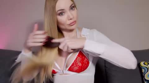 Snapshot of mistress_milana chatting on February 14, 10:38 am Milana online show from February 14, 10:38 am