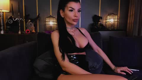 Snapshot of mistresselenia chatting on January 9, 12:41 pm Elenia online show from January 9, 12:41 pm