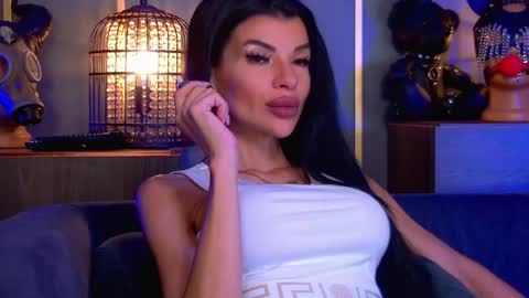 Elenia online show from May 25, 11:42 am