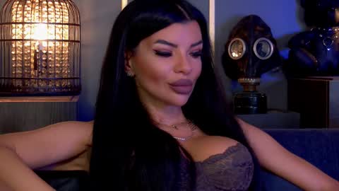 Snapshot of mistresselenia chatting on October 2, 12:32 pm Elenia online show from October 2, 12:32 pm