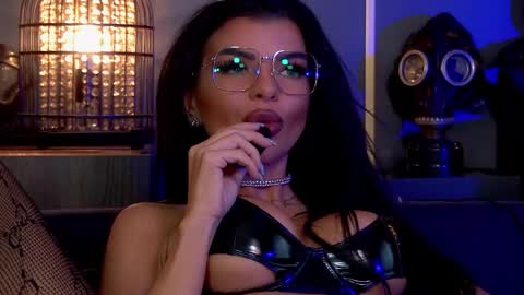 Snapshot of mistresselenia chatting on October 18, 1:14 pm Elenia online show from October 18, 1:14 pm