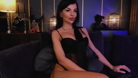 Snapshot of mistresselenia chatting on January 6, 12:35 pm Elenia online show from January 6, 12:35 pm