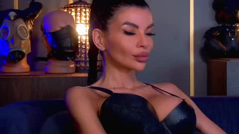 Elenia online show from May 6, 11:58 am