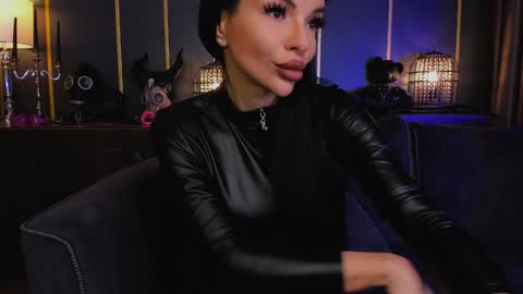 Snapshot of mistresselenia chatting on December 2, 2:07 pm Elenia online show from December 2, 2:07 pm