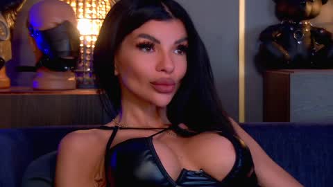 Elenia online show from May 11, 2:41 pm
