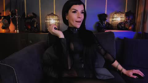 Snapshot of mistresselenia chatting on March 7, 11:29 am Elenia online show from March 7, 11:29 am