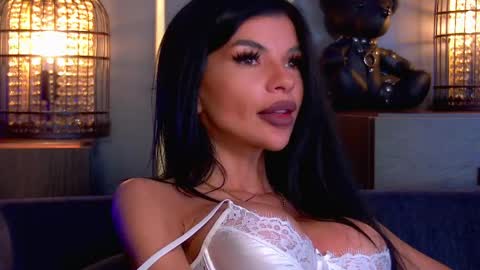 Elenia online show from May 12, 2:57 pm