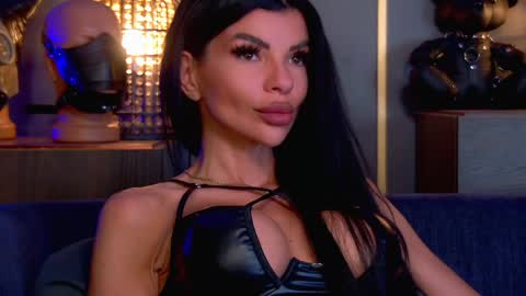 Elenia online show from May 11, 2:45 pm