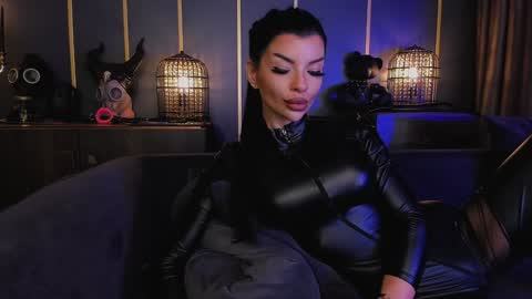 Snapshot of mistresselenia chatting on December 4, 10:57 am Elenia online show from December 4, 10:57 am