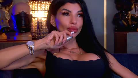 Elenia online show from May 22, 3:10 pm