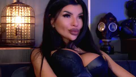 Elenia online show from November 17, 11:11 am