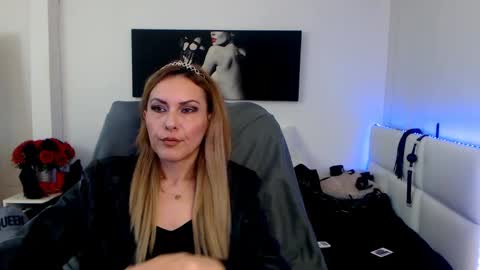 MistressEvelyn  online show from February 2, 6:15 am