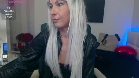MistressEvelyn  online show from September 30, 7:14 am
