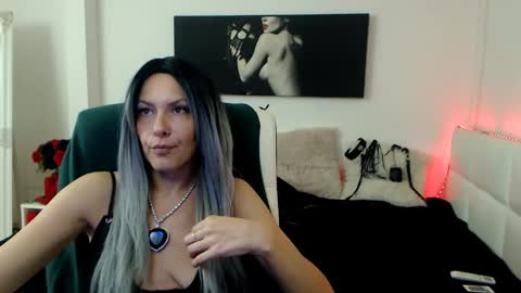 MistressEvelyn  online show from December 4, 6:33 am