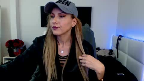 MistressEvelyn  online show from February 3, 6:13 am