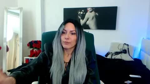 MistressEvelyn  online show from December 3, 10:37 am