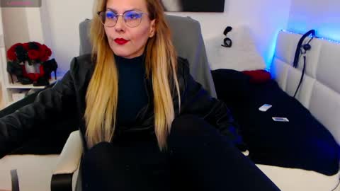MistressEvelyn  online show from February 13, 6:09 am