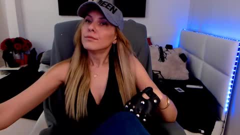 MistressEvelyn  online show from January 27, 6:41 am