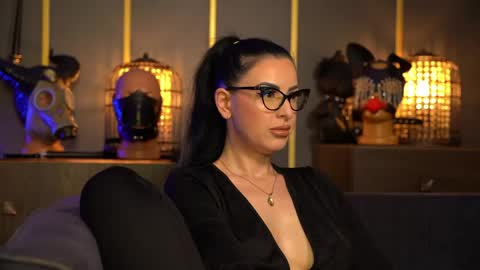 Mistress Kelly online show from May 17, 9:25 pm