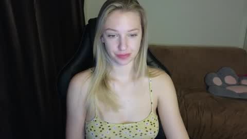 Lili online show from December 9, 6:13 am