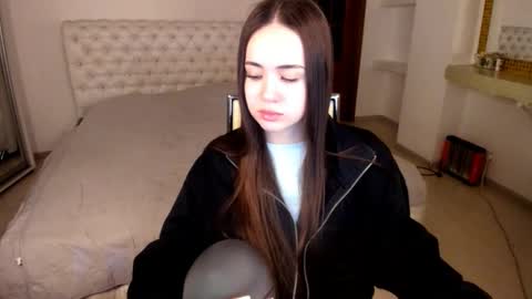 Snapshot of mmm_bananaa_ chatting on February 18, 6:28 pm Beata online show from February 18, 6:28 pm