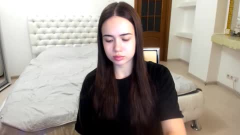 Snapshot of mmm_bananaa_ chatting on February 7, 7:27 pm Beata online show from February 7, 7:27 pm