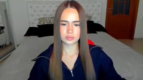 Snapshot of mmm_bananaa_ chatting on September 16, 6:27 pm Beata online show from September 16, 6:27 pm