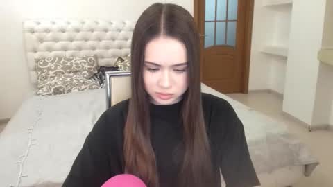 Snapshot of mmm_bananaa_ chatting on March 9, 6:54 pm Beata online show from March 9, 6:54 pm