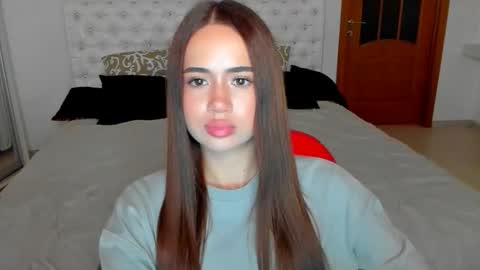 Snapshot of mmm_bananaa_ chatting on September 10, 6:52 pm Beata online show from September 10, 6:52 pm