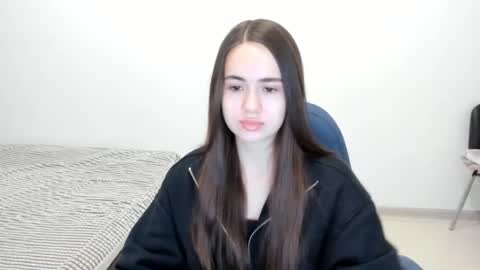 Snapshot of mmm_bananaa_ chatting on December 9, 2:06 pm Beata online show from December 9, 2:06 pm