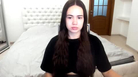 Snapshot of mmm_bananaa_ chatting on February 3, 5:35 pm Beata online show from February 3, 5:35 pm