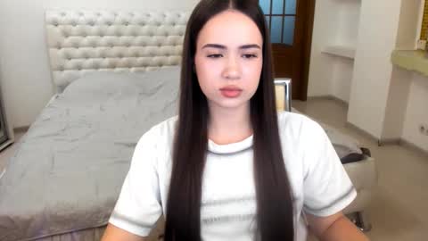 Snapshot of mmm_bananaa_ chatting on February 8, 4:35 pm Beata online show from February 8, 4:35 pm