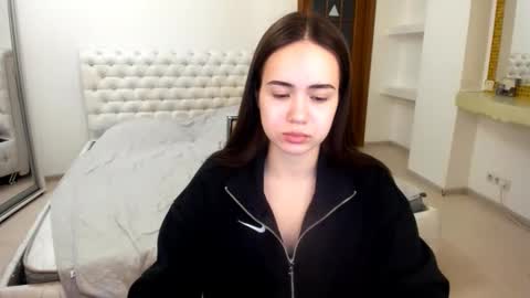 Snapshot of mmm_bananaa_ chatting on February 5, 8:46 pm Beata online show from February 5, 8:46 pm